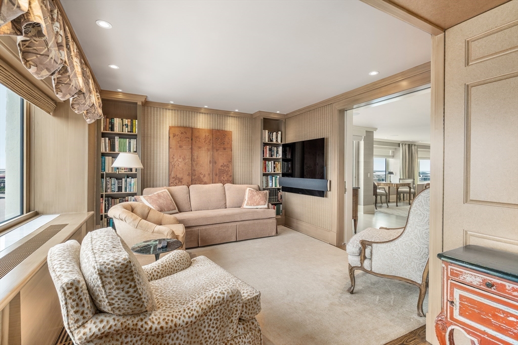 85 E India Row Unit: 33B/C