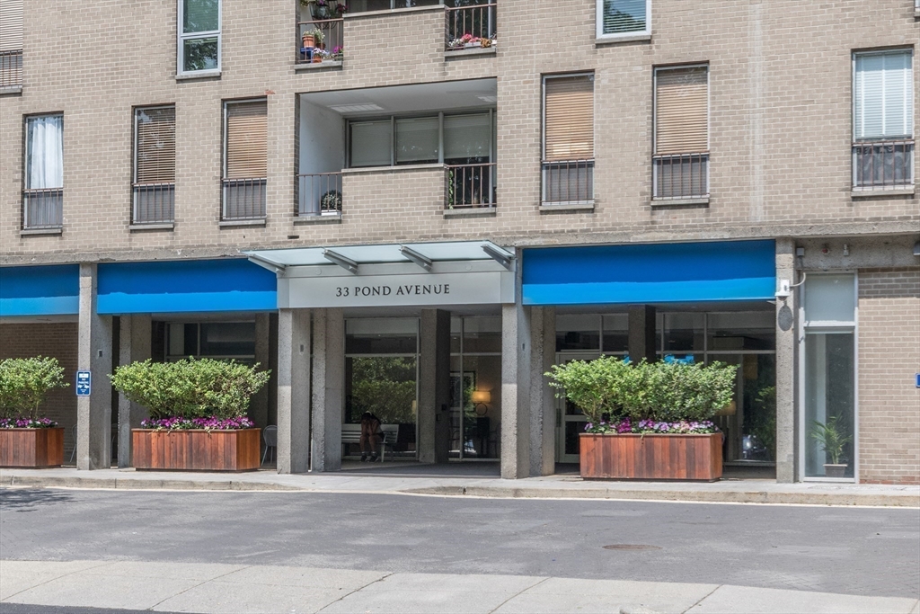 33 Pond Ave Unit: PH1208