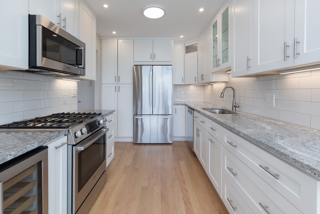 33 Pond Ave Unit: PH1208