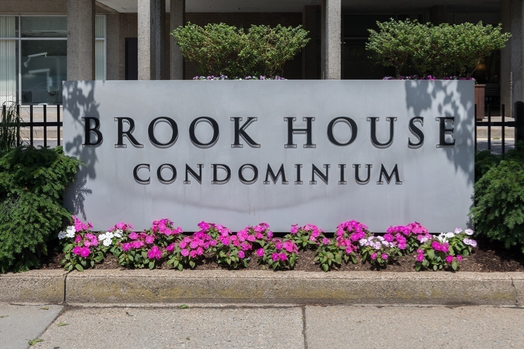 33 Pond Ave Unit: PH1208