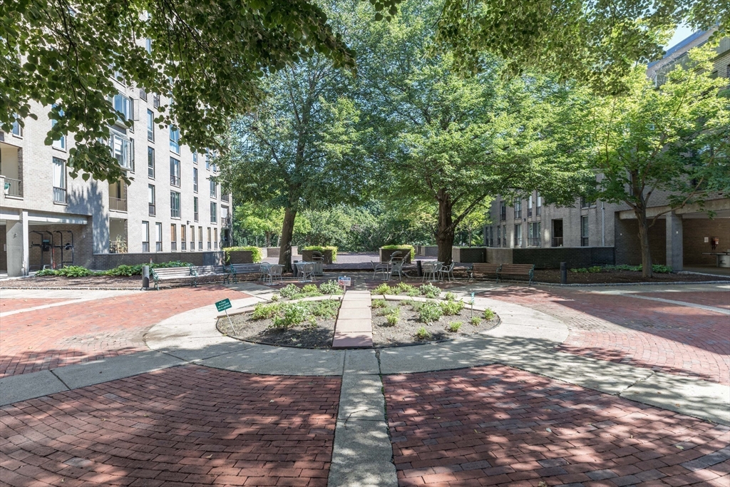 33 Pond Ave Unit: PH1208