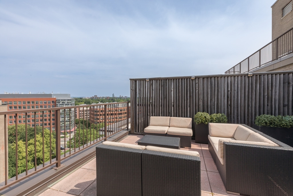 33 Pond Ave Unit: PH1208