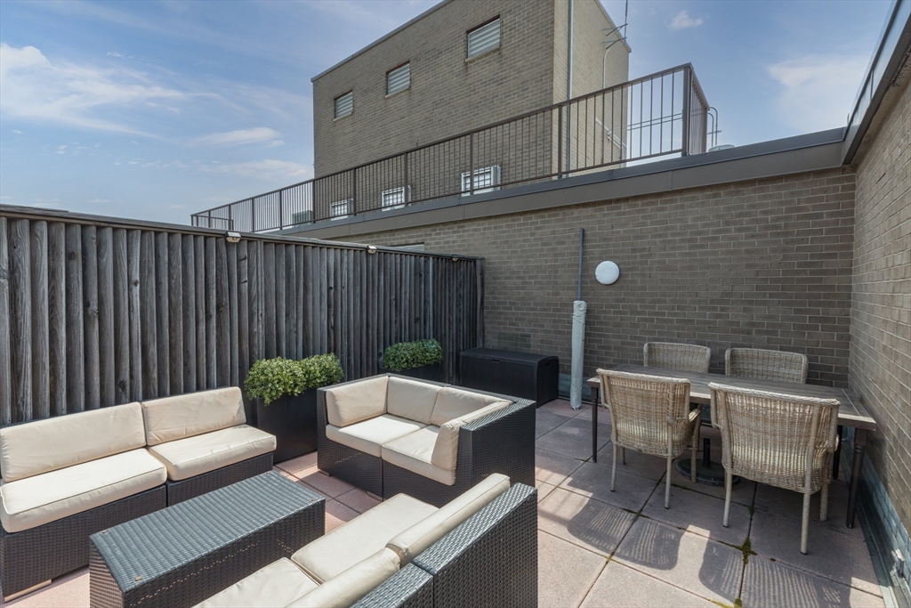 33 Pond Ave Unit: PH1208