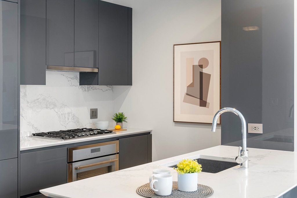 135 Seaport Blvd # 1903