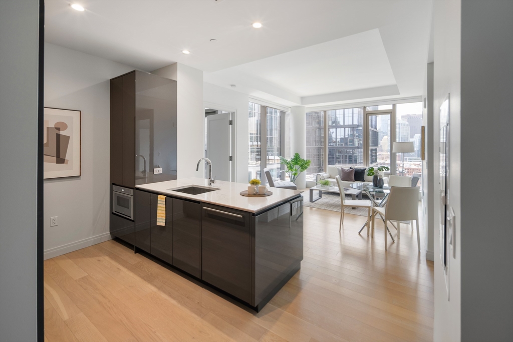 135 Seaport Blvd # 1903