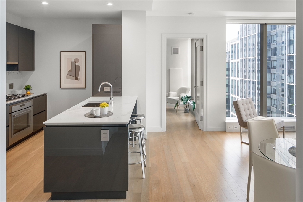 135 Seaport Blvd # 1903