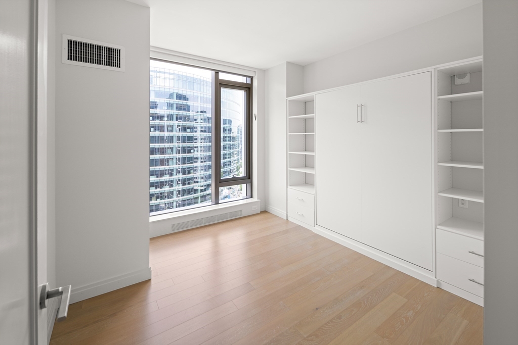 135 Seaport Blvd # 1903
