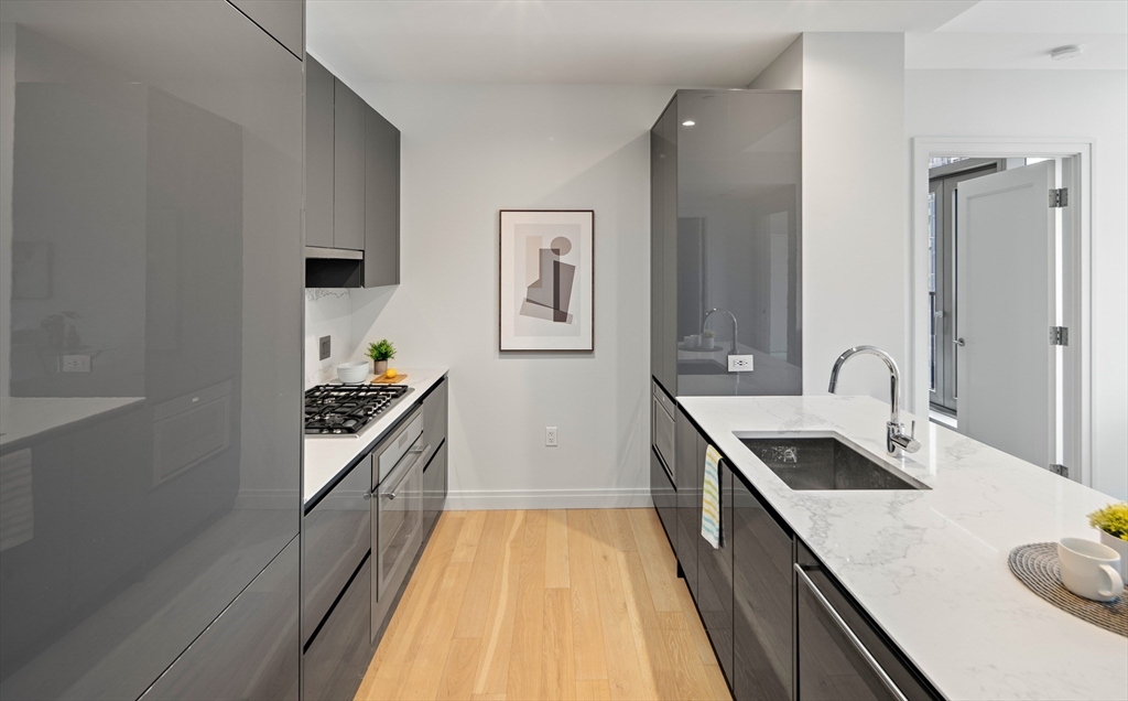 135 Seaport Blvd # 1903