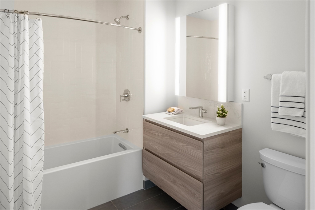 135 Seaport Blvd # 1903