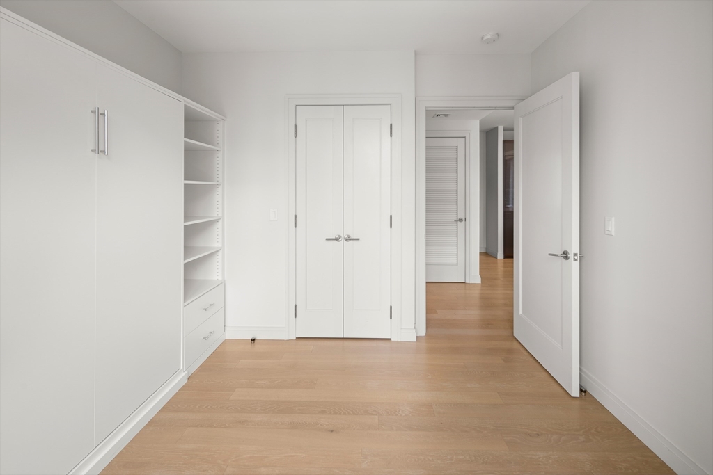 135 Seaport Blvd # 1903