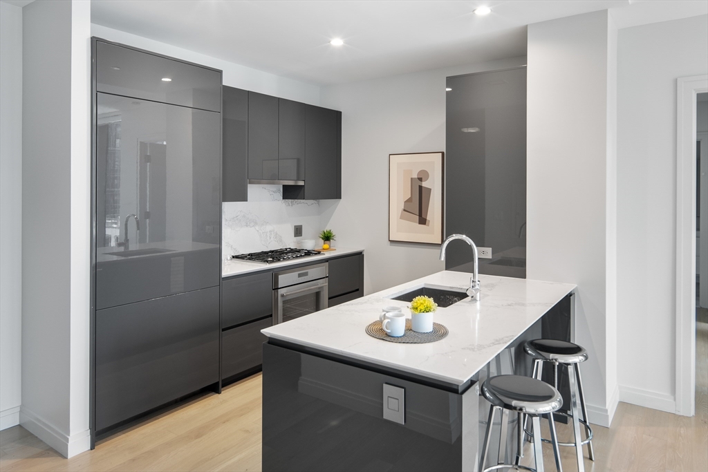 135 Seaport Blvd # 1903