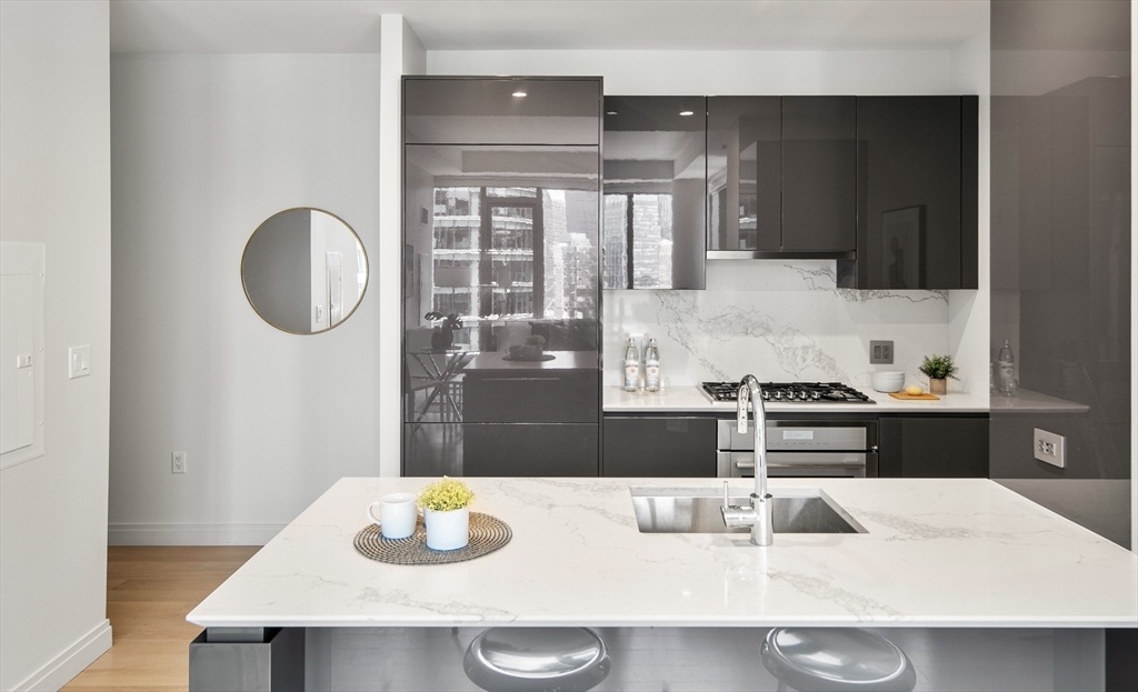 135 Seaport Blvd # 1903