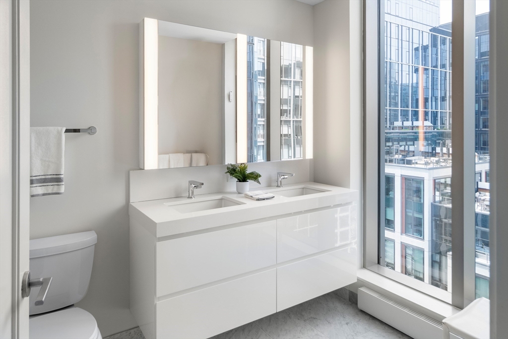 135 Seaport Blvd # 1903
