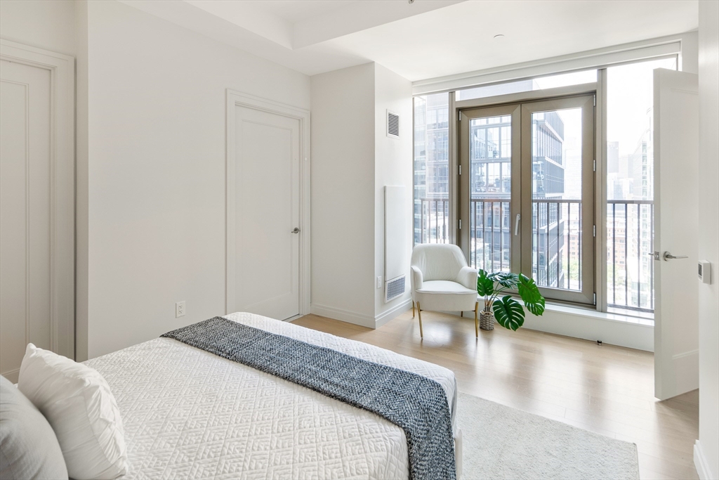 135 Seaport Blvd # 1903
