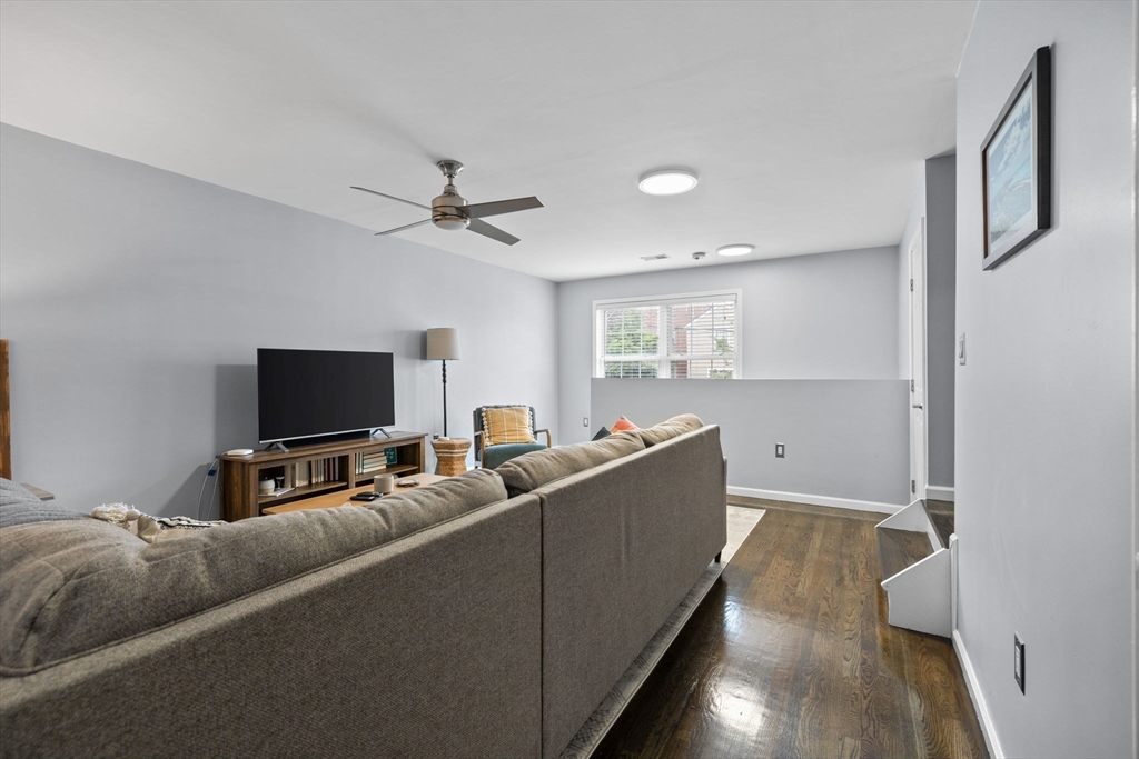 120 Blossom St # 3