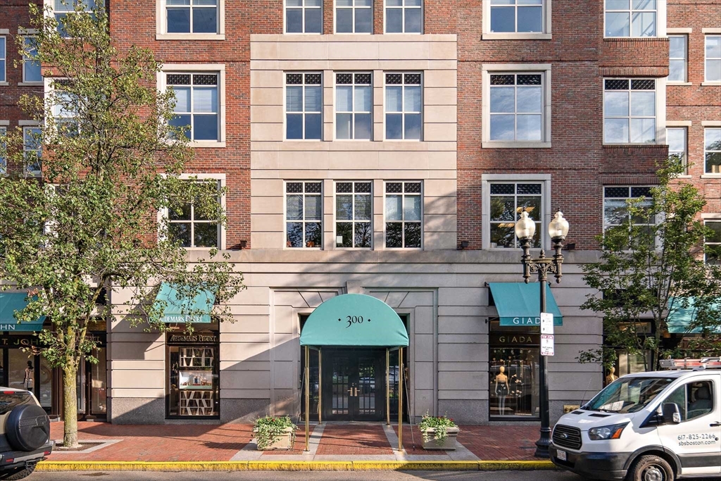 300 Boylston St # 909