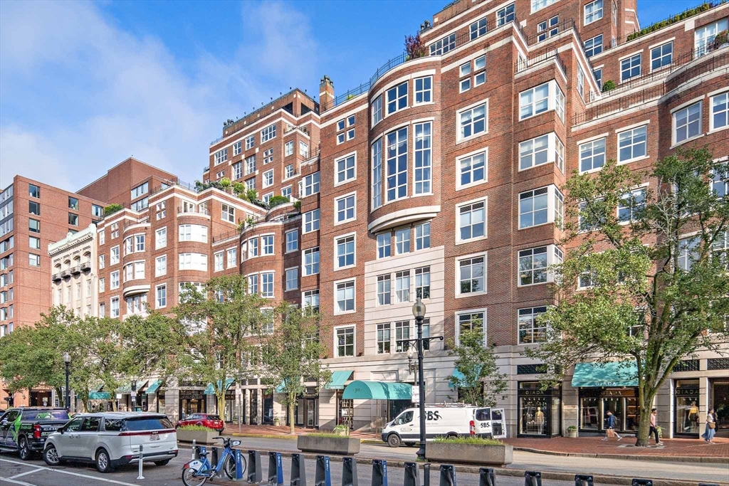 300 Boylston St # 909