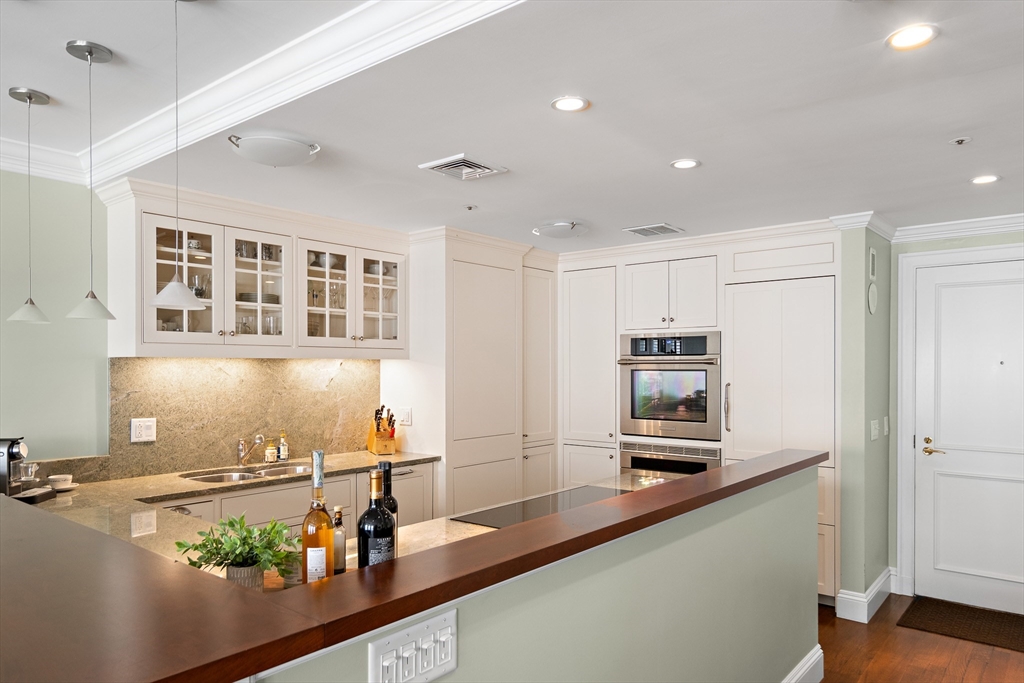 300 Boylston St # 909