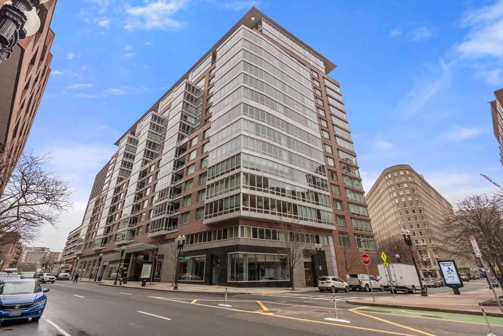 1 Charles Street South # 805