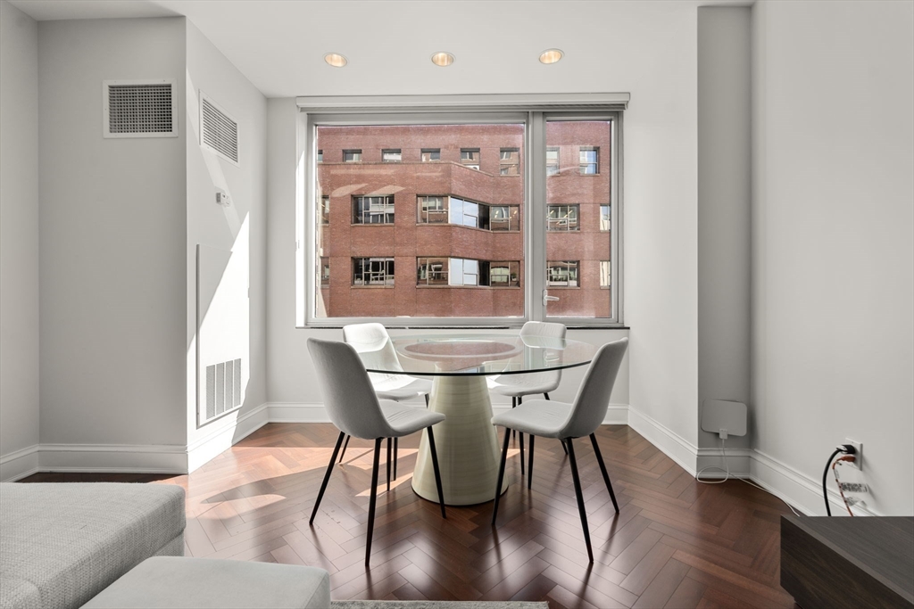 1 Charles Street South # 805