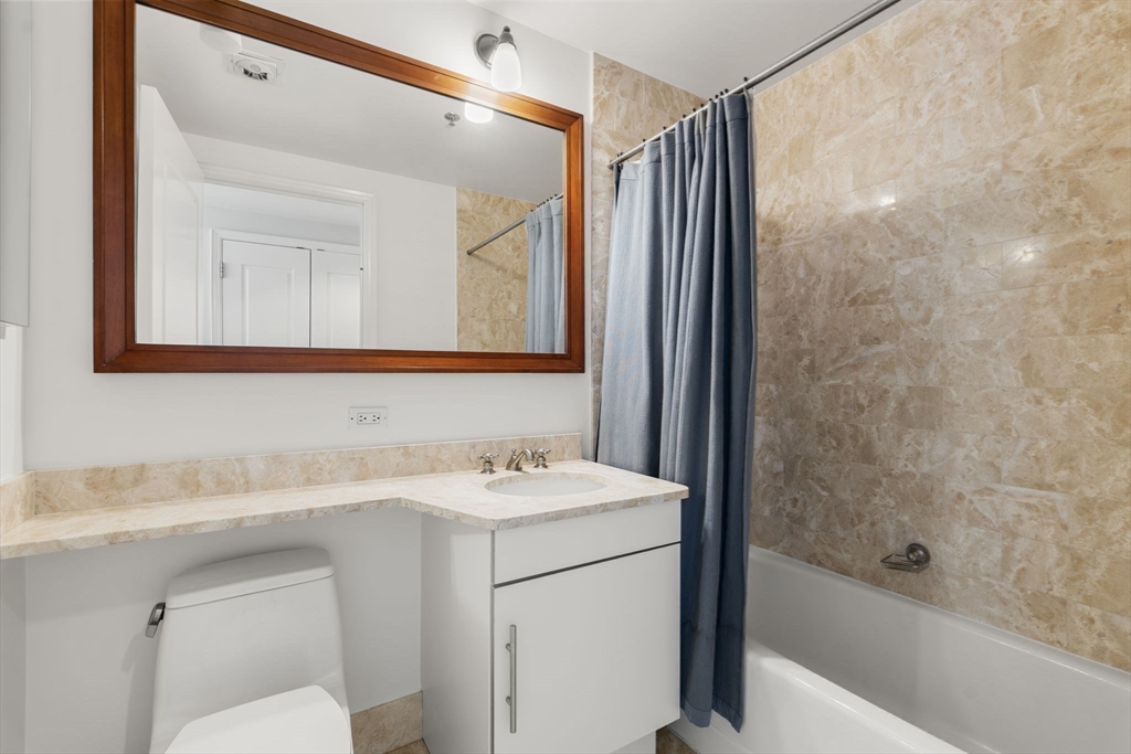 1 Charles Street South # 805