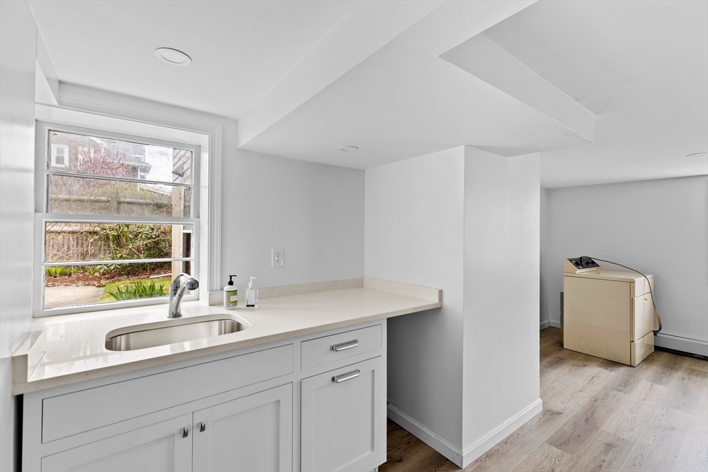41 J St # 1