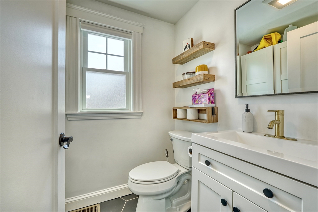 5 Mc Donald Rd, Medford