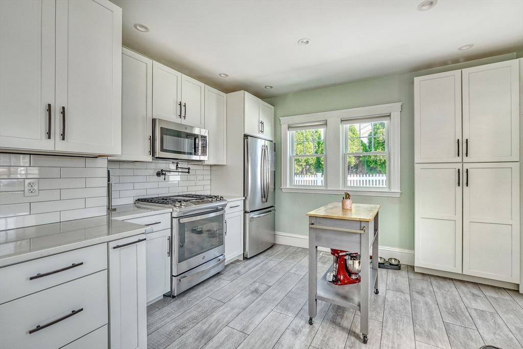 5 Mc Donald Rd, Medford