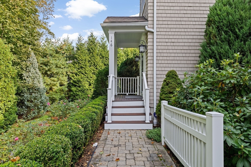 146 N Main St # 146