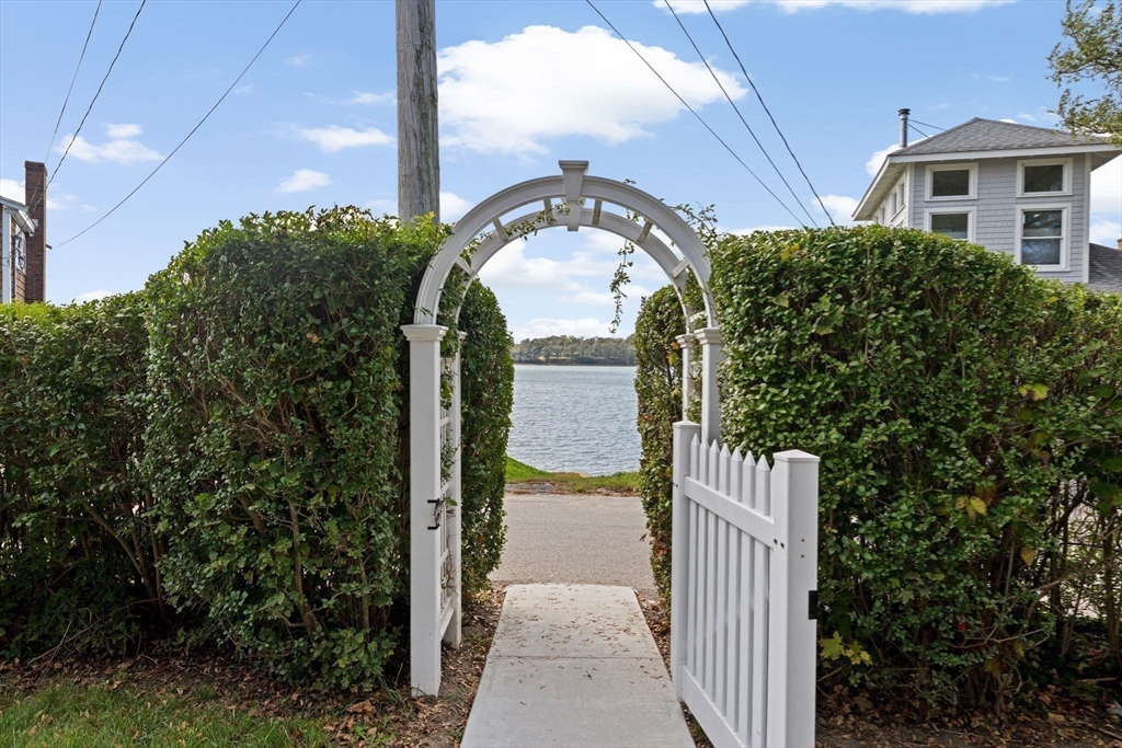 92 Hampton Circle
