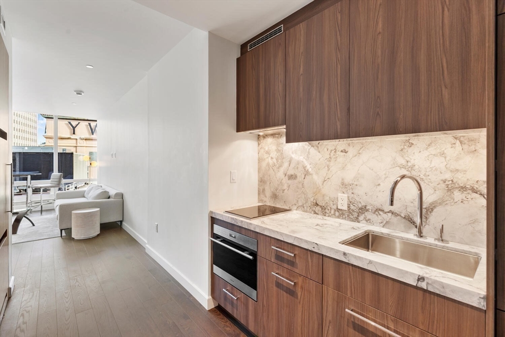 430 Stuart St # 18 Unit: 15-18