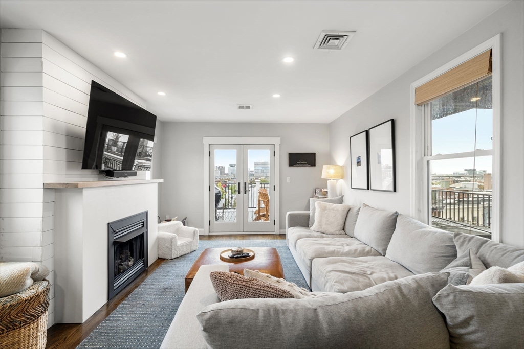 270 Bunker Hill St # 4