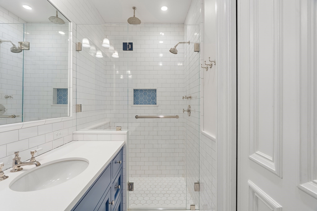 64 Commonwealth Ave # 5