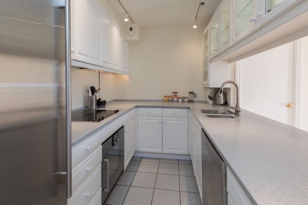 145 Pinckney St # 719