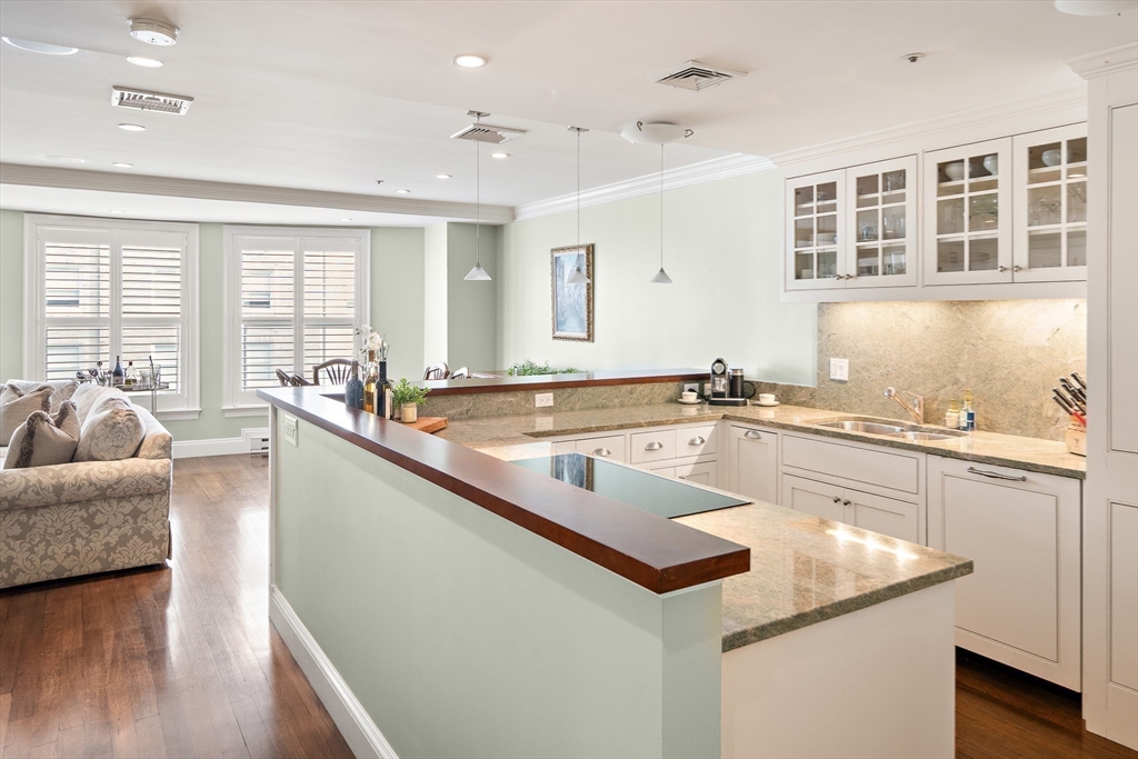 300 Boylston St # 909