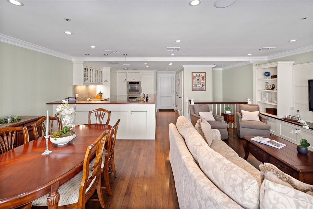 300 Boylston St # 909