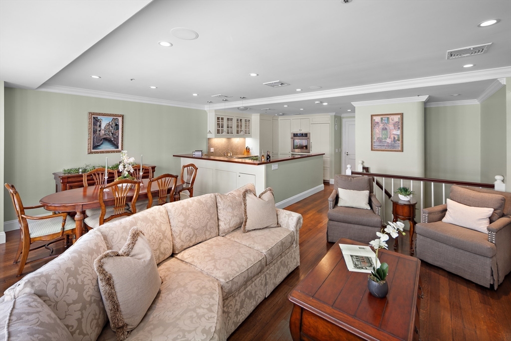 300 Boylston St # 909