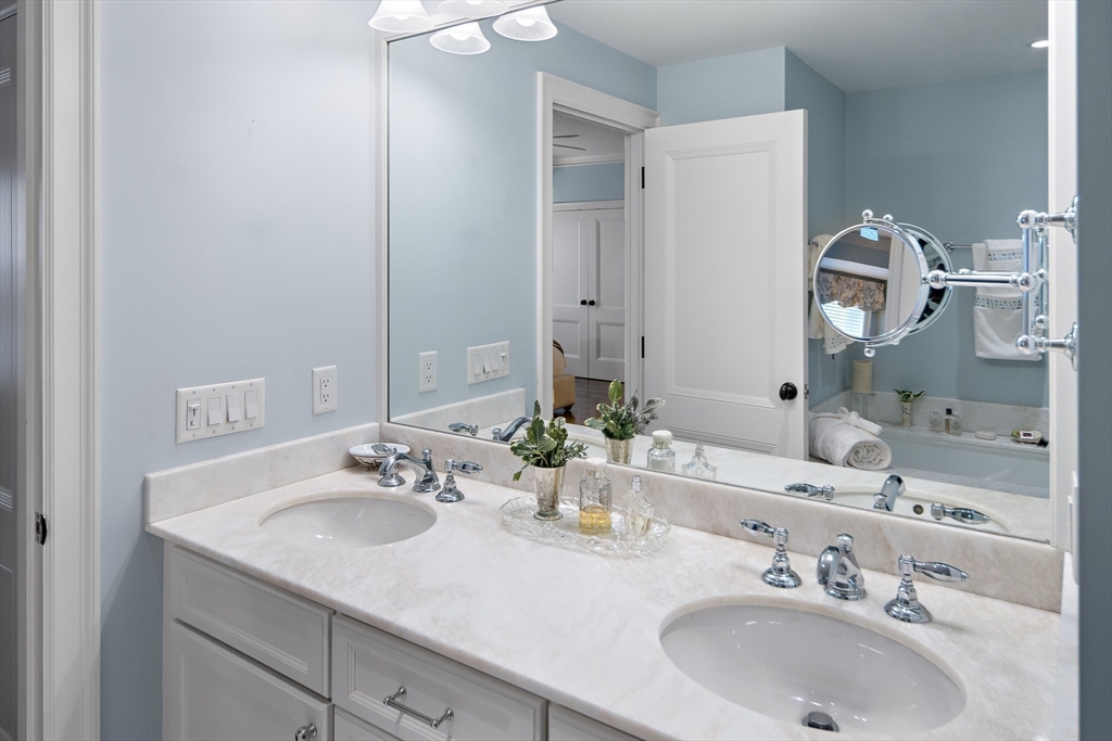 300 Boylston St # 909