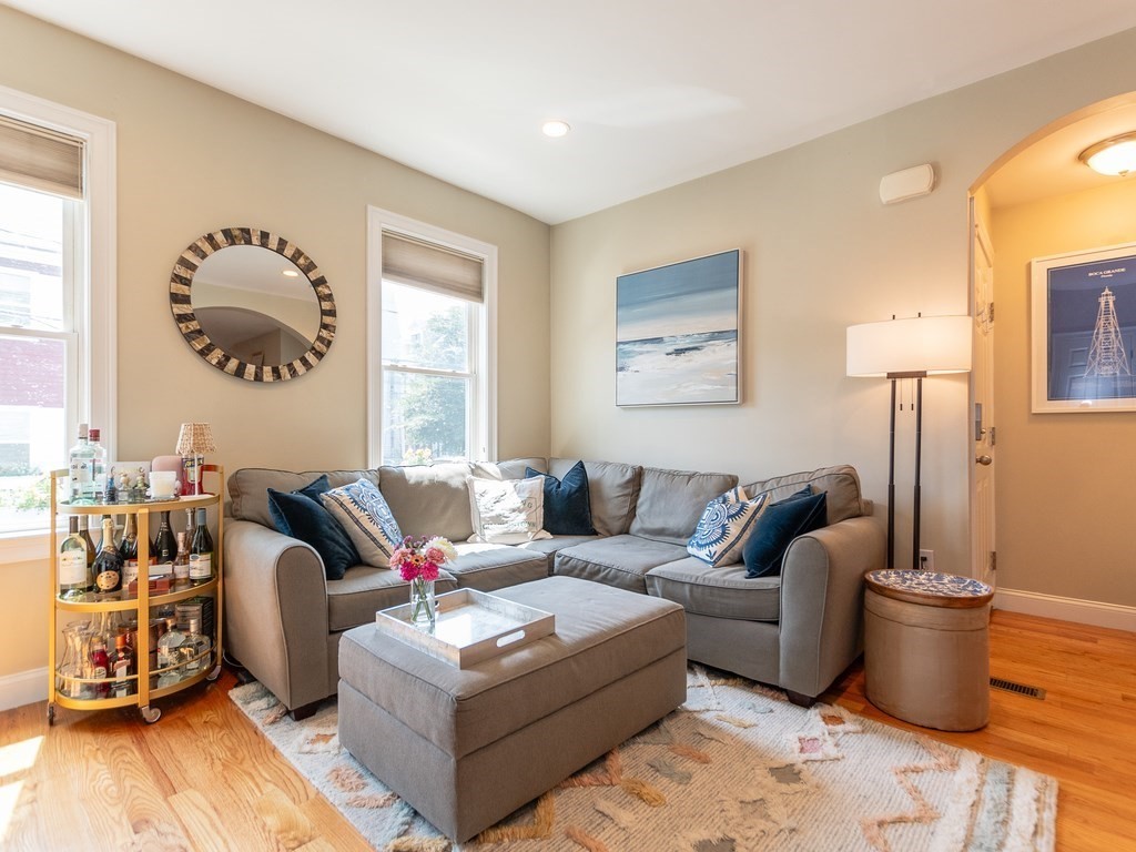 13 Russell St # 1