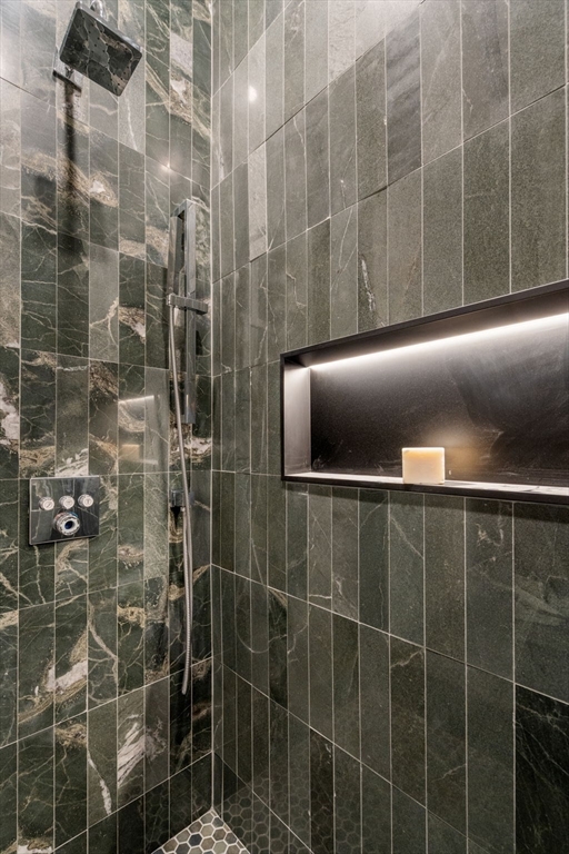 34 Vinton Street Unit: PH4