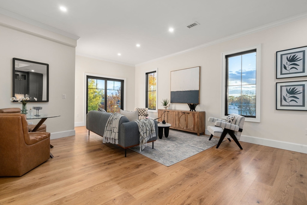 34 Vinton Street Unit: PH4