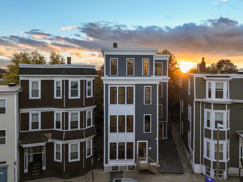 34 Vinton Street Unit: PH4