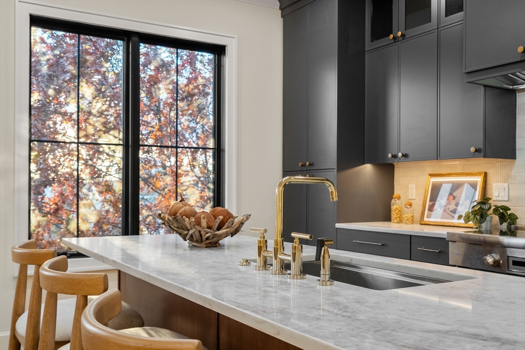 34 Vinton Street Unit: PH4