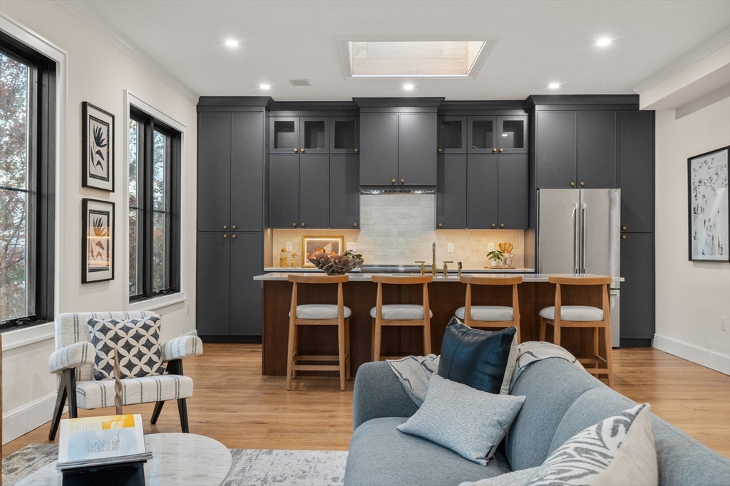 34 Vinton Street Unit: PH4