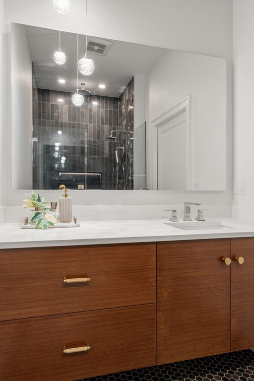 34 Vinton Street Unit: PH4