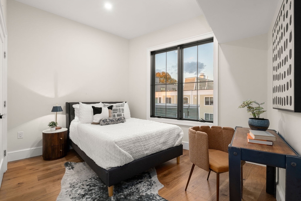 34 Vinton Street Unit: PH4