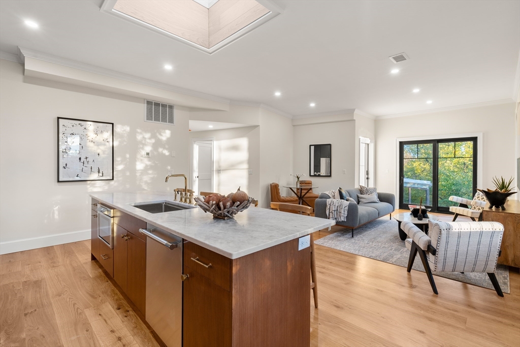 34 Vinton Street Unit: PH4