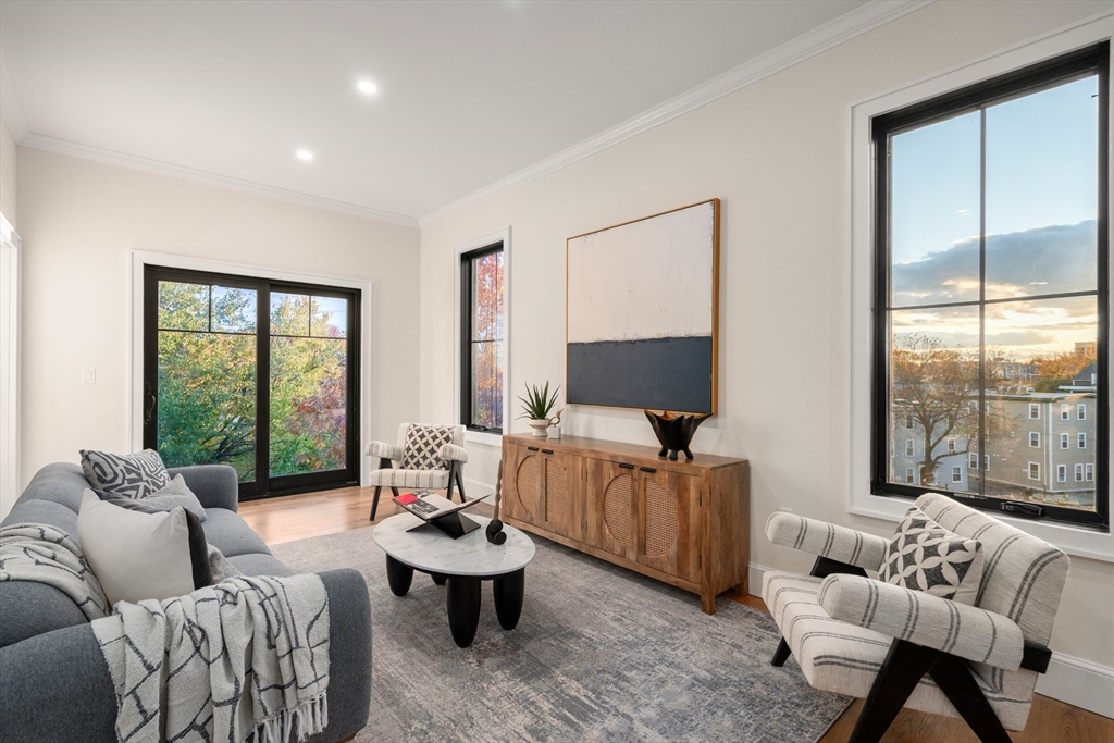 34 Vinton Street Unit: PH4