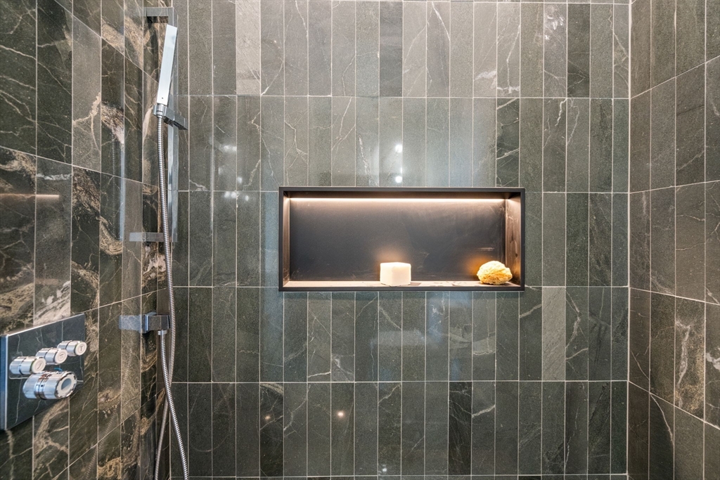 34 Vinton Street Unit: PH4