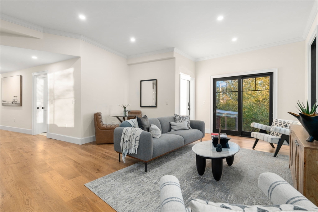 34 Vinton Street Unit: PH4